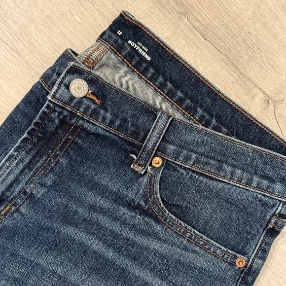 Old Navy Mid Rise Boyfriend Jeans Vina with Raw Hem Size 12 - Picture 2 of 13